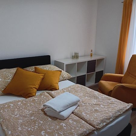 Ninas Gaestezimmer Hinterweiler Екстериор снимка